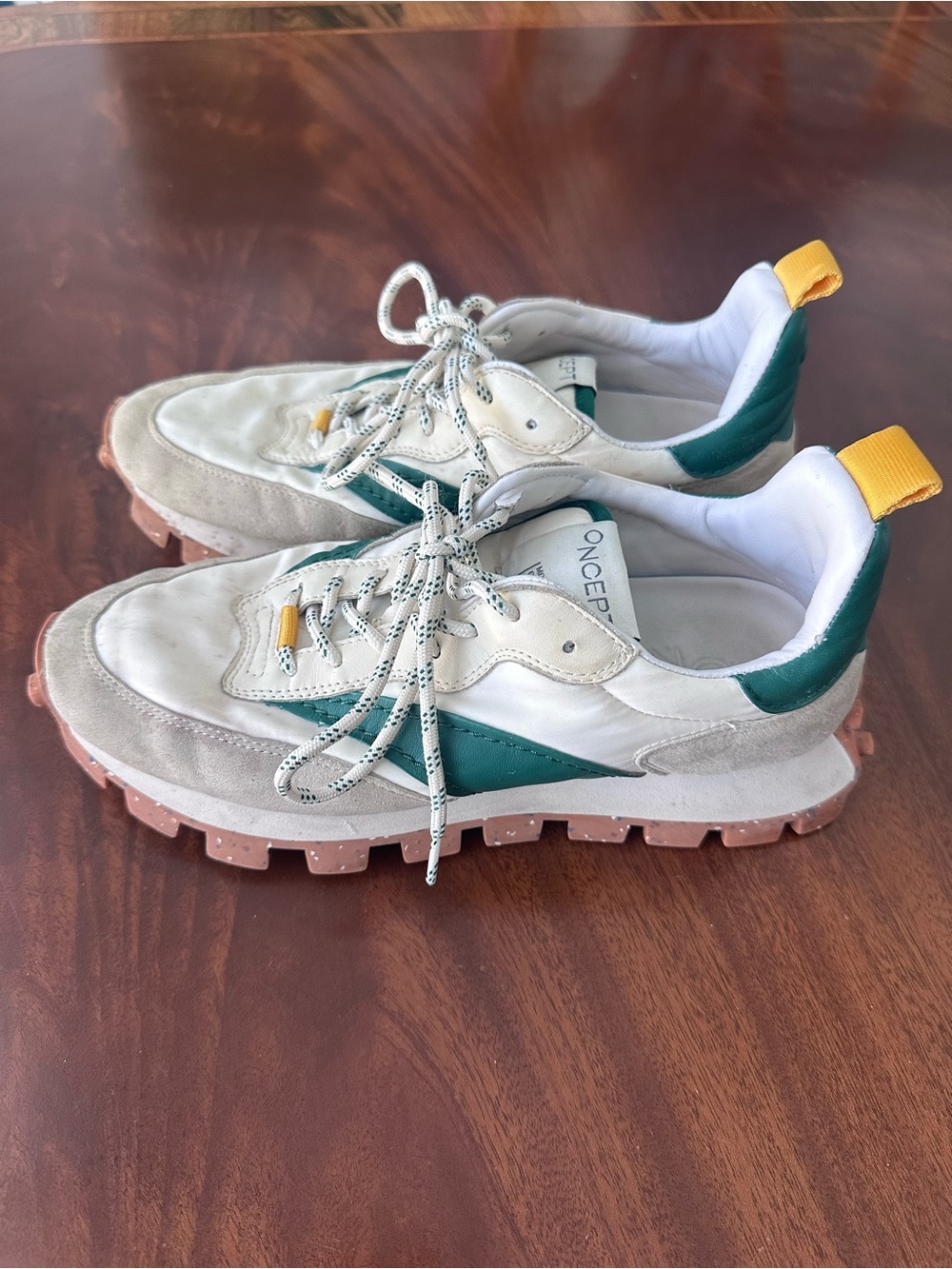 Oncept Osaka sneakers green white size 6.5